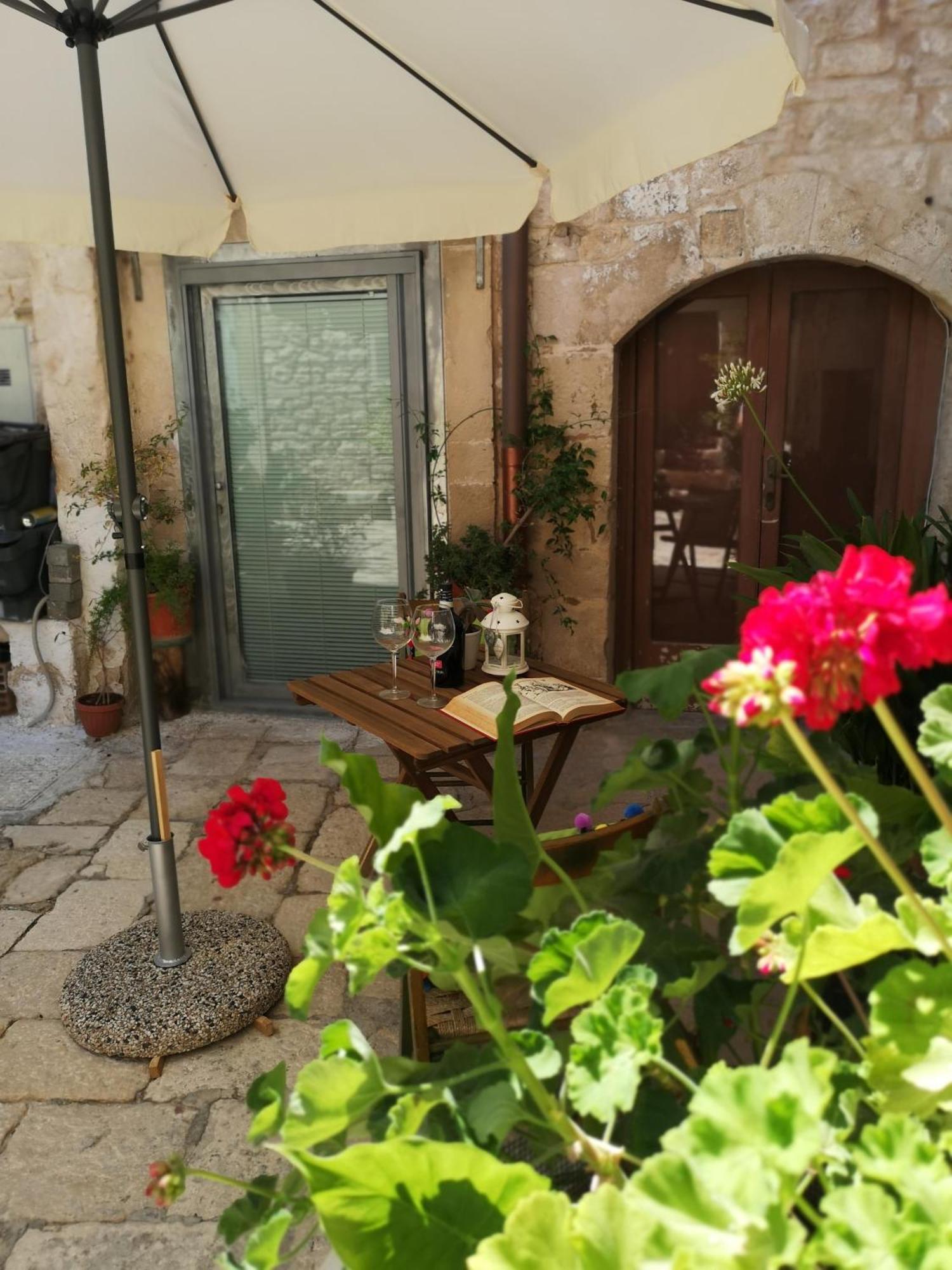 Corte Sagarriga Visconti Giovinazzo Extérieur photo